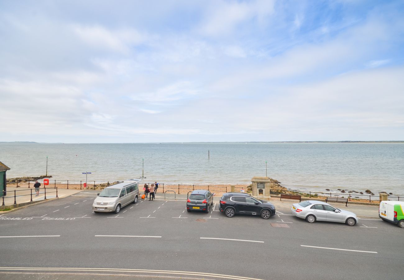 House in Gurnard - Princes Esplanade The Isle of Wight