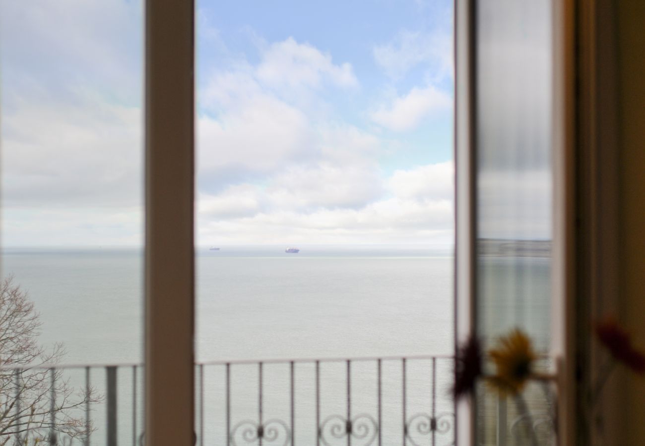 Apartment in Shanklin - Stunning Ocean Views Isle of Wight